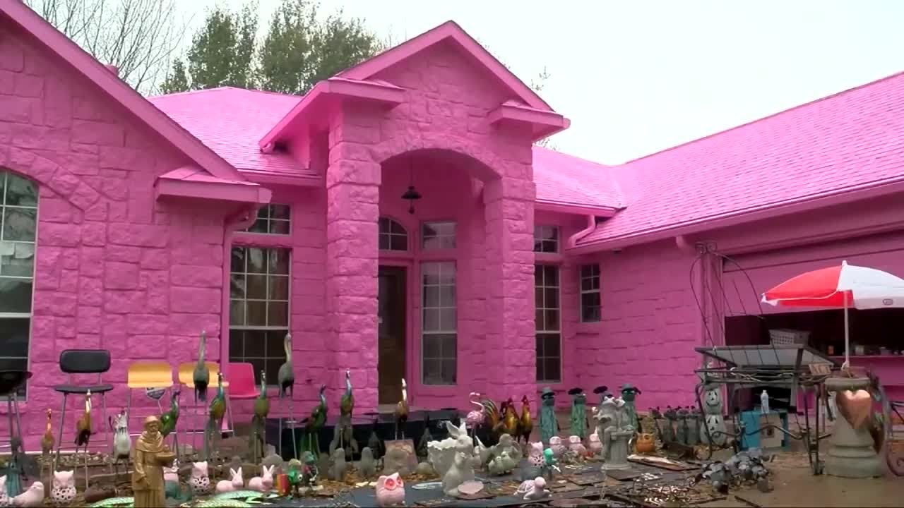 Video Extra: Pink House - YouTube