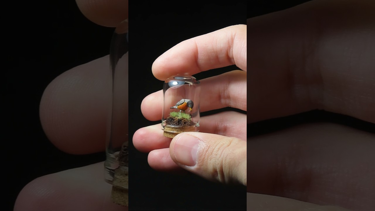 Tiny Robin 🐦&zwj;⬛ #tinythings #minithings #miniature #minimaker #polymerclay #diorama #mini #miniatures