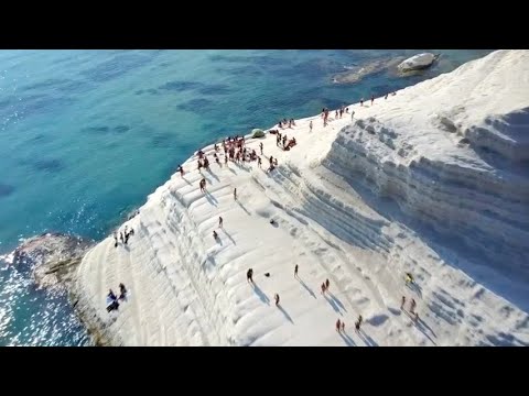 La Scala Dei Turchi La Spiaggia Vicino Realmonte In Sicilia E Tra Le Piu Belle D Italia Youtube