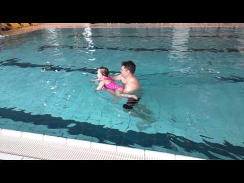 Videó: Hogyan Kell úszni A Medencében, Hogy Lefogyjon
