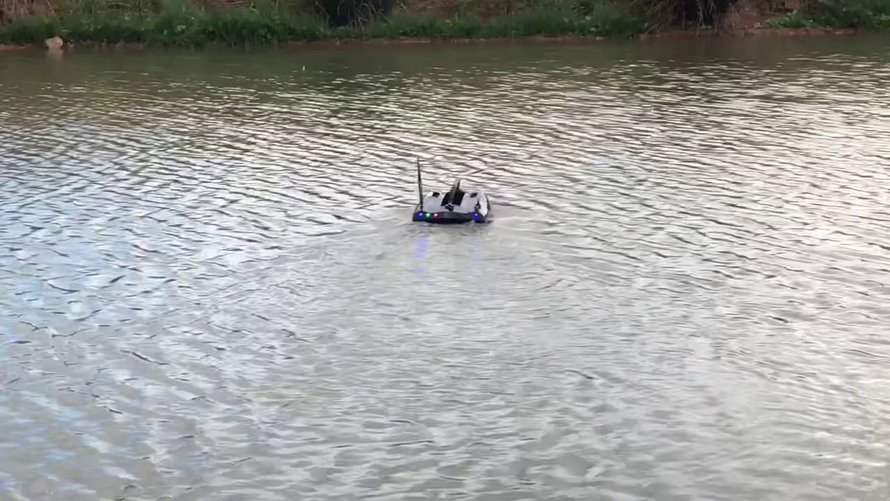 Waverunner shuttle bait boat 
