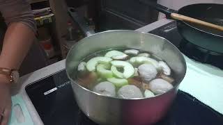 家常料理-黃瓜貢丸湯，清爽美味!新手也能輕易的駕馭！