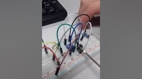 Accensione di un led che cambia colore