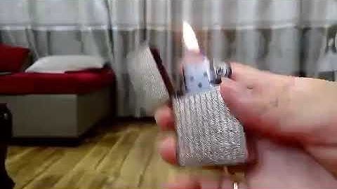 zippo và cổ quái Xăng đá xưa nhôm khối của mỷ. Mạ vàng. 1 ngàn 900 hồi đó. 450k. 0934359761