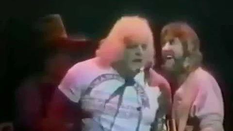 dusty rhodes willie nelson sing whiskey river circ...