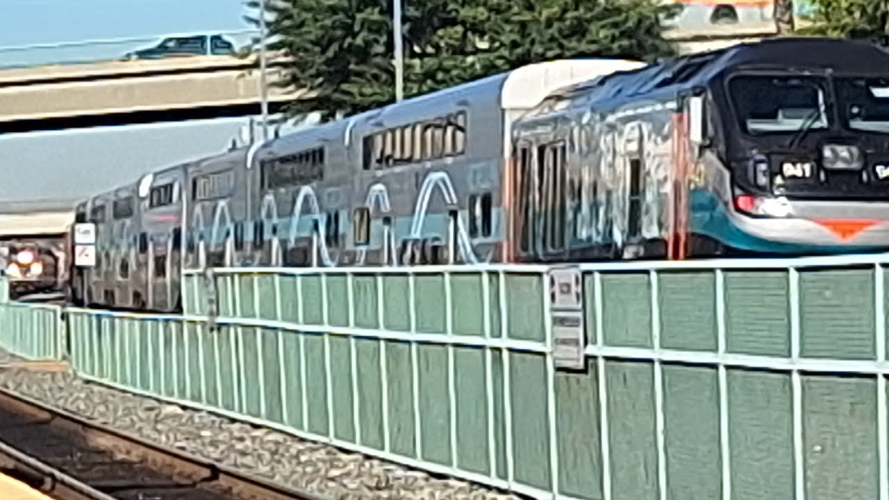 12-6-25! Railfanning Burbank Downtown Station Ft. AMTK 301 and Metrolink Holiday Express!