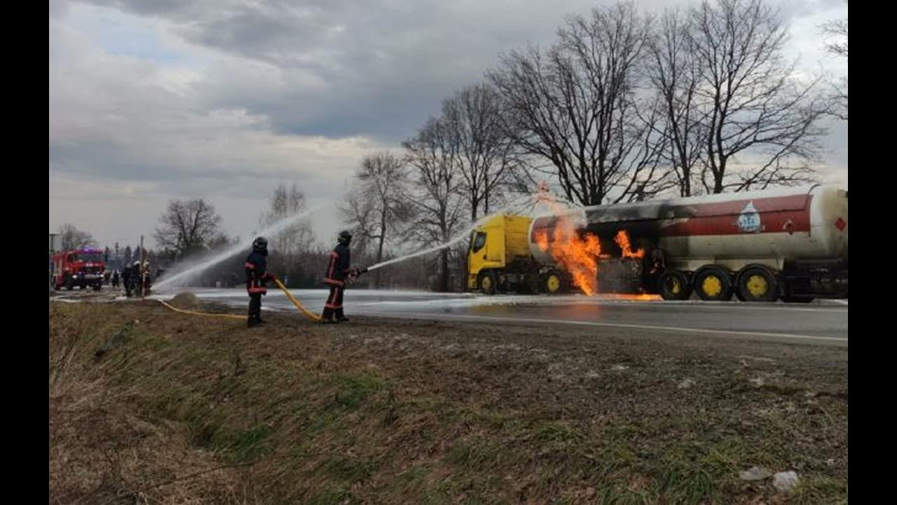 Цистерна с топливом горит. Огонь цистерна. Пожар на грс. Огонь цистерна. Пожары на железнодорожном транспорте.