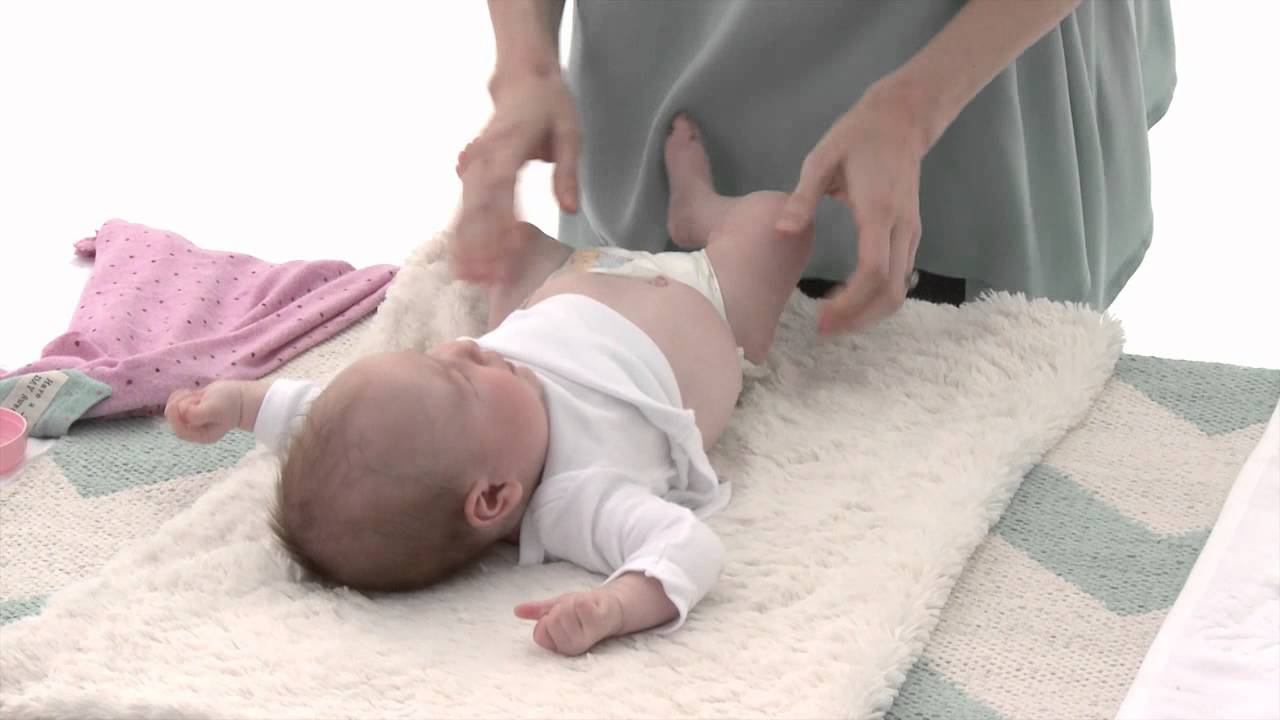 How To Change Your Baby s Nappy YouTube How To Change Your Baby s Nappy YouTube