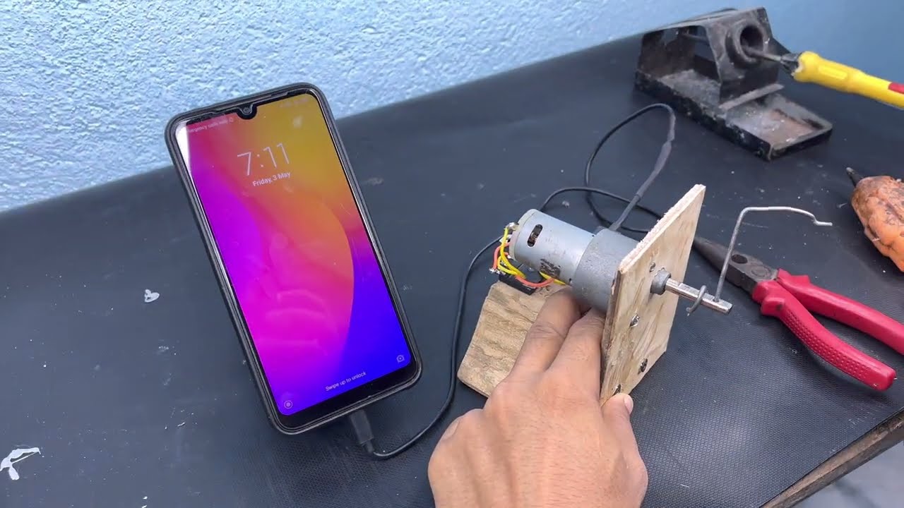 How to make hand crank Power Mobile charger || Hand power bank