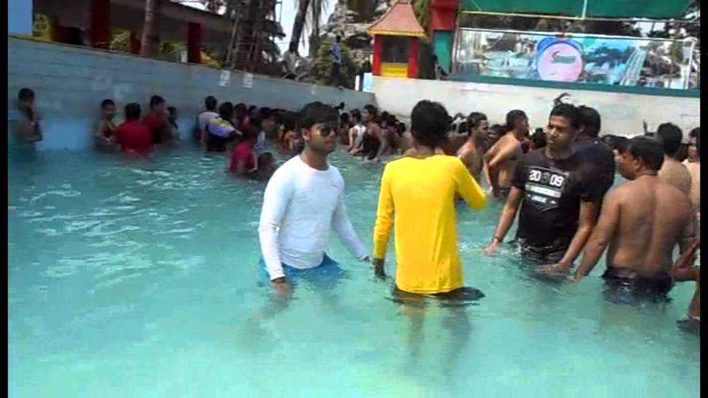 Newly Sweet Couple Girl Dancing On Water Park Festival -1153