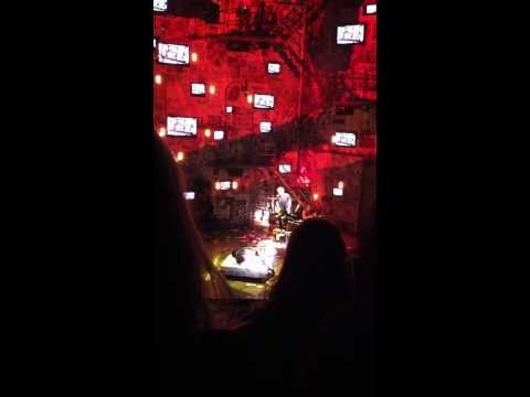 "Know Your Enemy" & "21 Guns" LIVE from AMERICAN I...