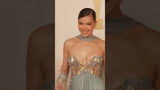 Hailee Steinfeld At The Oscars Red Carpet