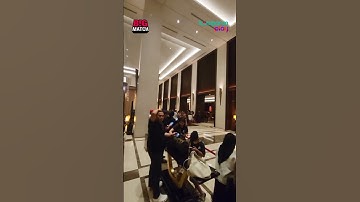 Fan datangi hotel Timnas, tunggu pemain keluar