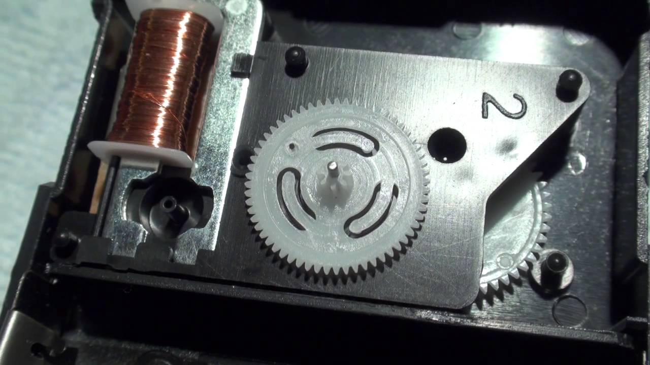 Crawls Backward (When Alarmed): VDO Quartz Clock Repair on the SAAB c900