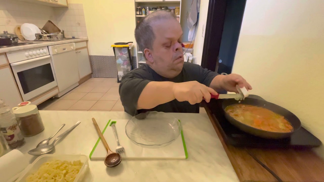 Orangensoße 🍊 mit Möhren 🥕 und Nudeln 🍜 - YouTube Orangensoße 🍊 mit Möhren 🥕 und Nudeln 🍜 - YouTube