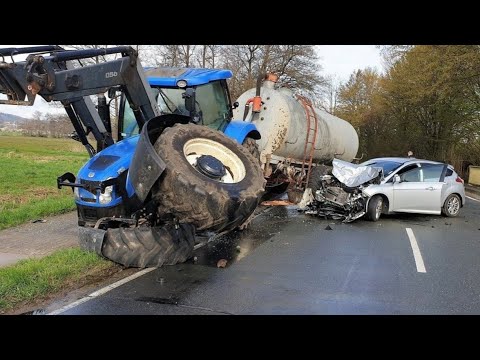 Bergung eines Traktors mit Anhänger aus der Ahr- in Rech am 30.09.2021