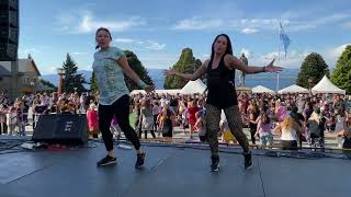 MÁS QUE TU AMIGO - ZUMBA -  MICA Y MIA - CARNAVAL BARILOCHE 2024 CENTRO CIVICO