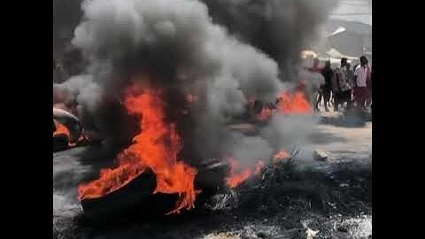 Masu Zanga-Zanga Sun Rufe Titin Abuja Zuwa Kaduna A Najeriya