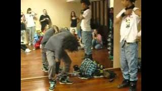 Download lagu Les Twins Dancing To Edit Ants