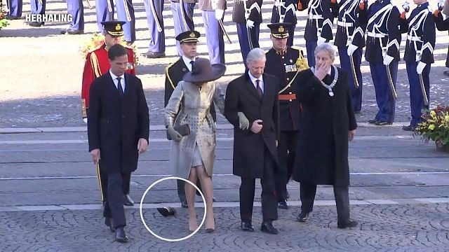 Oeps! Mathilde blijft steken op de Dam