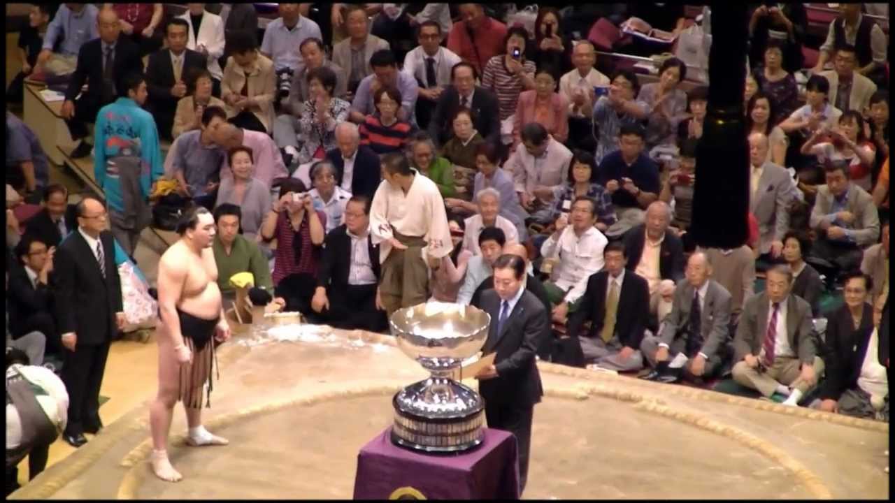 大相撲秋場所 内閣総理大臣杯 野田総理 Youtube 大相撲秋場所 内閣総理大臣杯 野田総理 Youtube