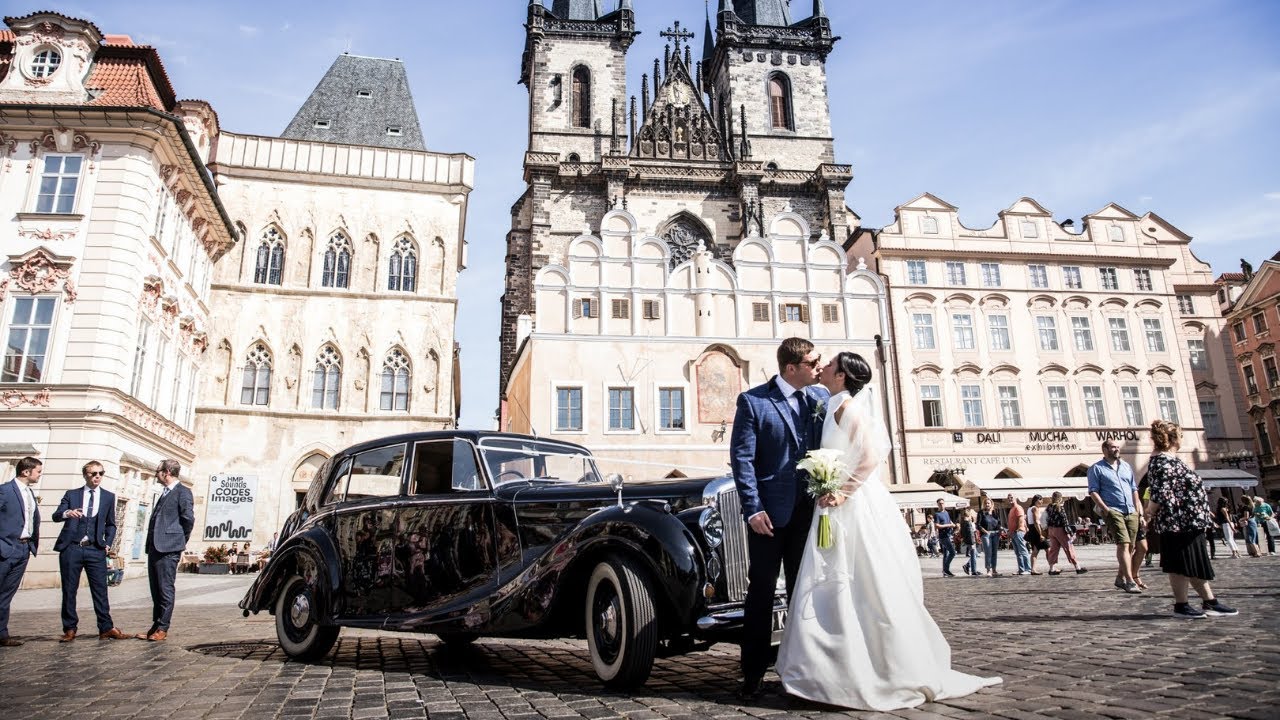 Wedding with a historical car in Prague | Alex&Aaron
