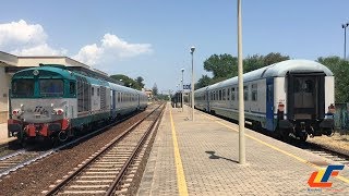 Incrocio nella stazione di Locri (RC) dei treni Intercity 562 e 559