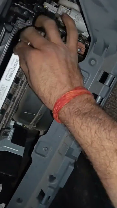 Hyundai Aura ka AC filter kaise change Karen. AC filter change