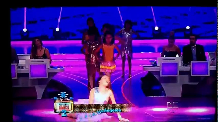 Athena cruz en el trenesito de baile
