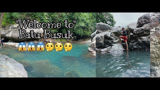 Batu Busuk Sungai Berwarna Biru