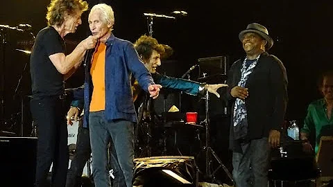Charlie Watts introduces Darryl Jones during the B...