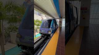 Miami Metromover Arrives at First Street Station