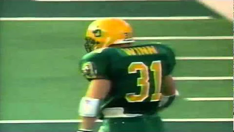 Oregon FB Eric Winn gets 22 yards on a screen pass...