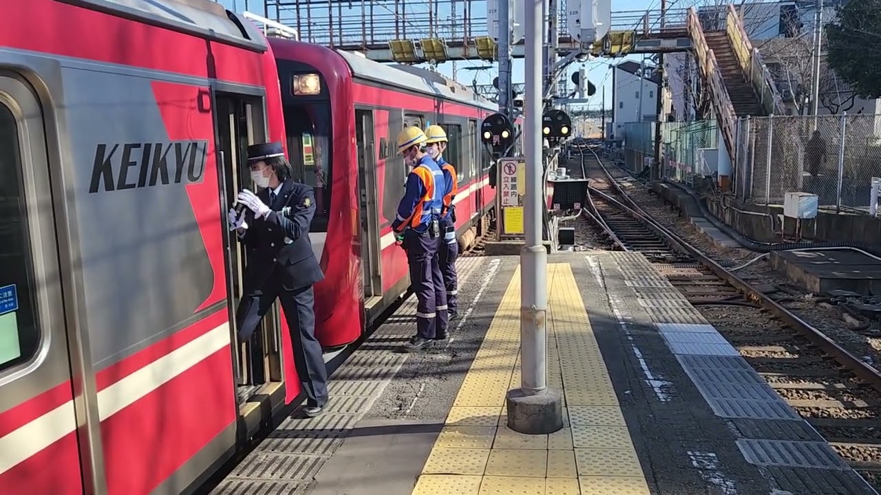 神奈川新町　後4両切り離し　その後普通運用