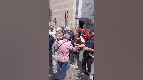 Verbalni sukob Vukanovića i prolaznika! Nikad nećeš biti ministar!