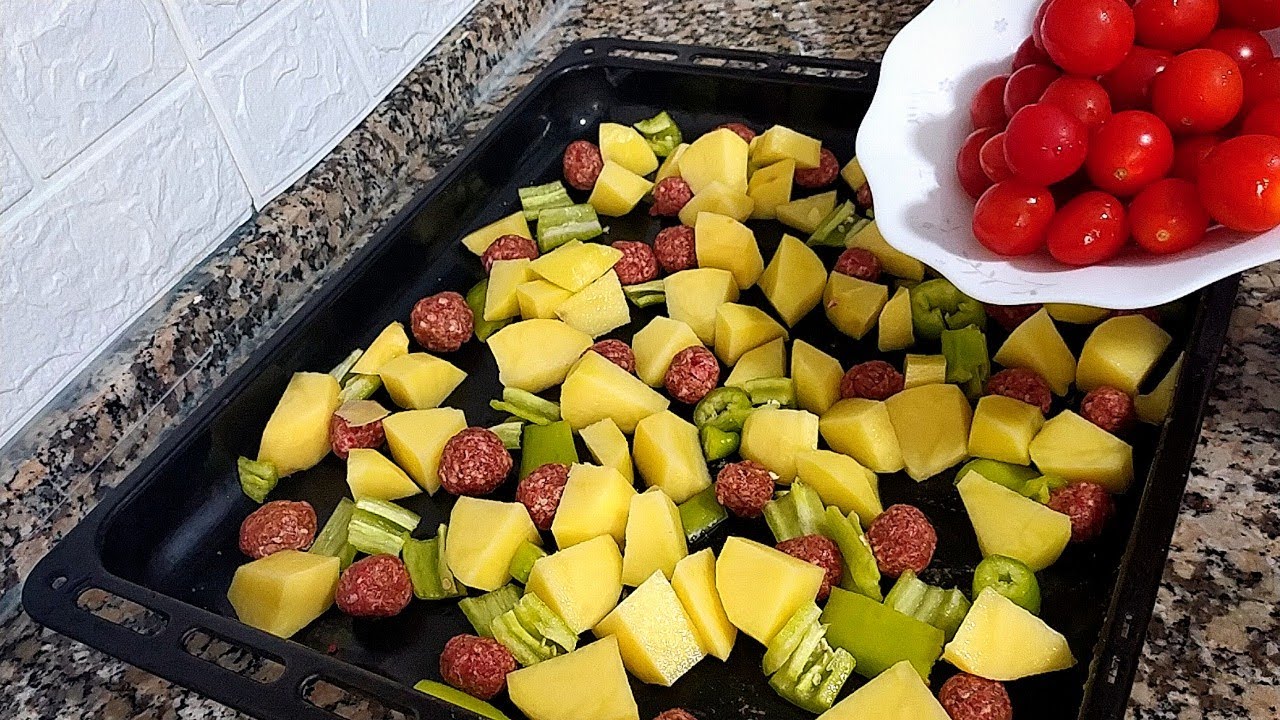 SÜREKLİ YAPTIĞIM  FIRINDA KÖFTELİ PATATESLİ  AKŞAM YEMEĞİ Lezzete Dair Yemek Tarifleri