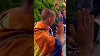 Cô Gái Như Muốn Khóc Khi Được Đảnh Lễ Thầy Minh L Tuệ.ầyminhtuệ