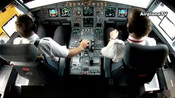 Automatic Airbus A320 CATIII landing in bad visibility with three cameras and explanations!