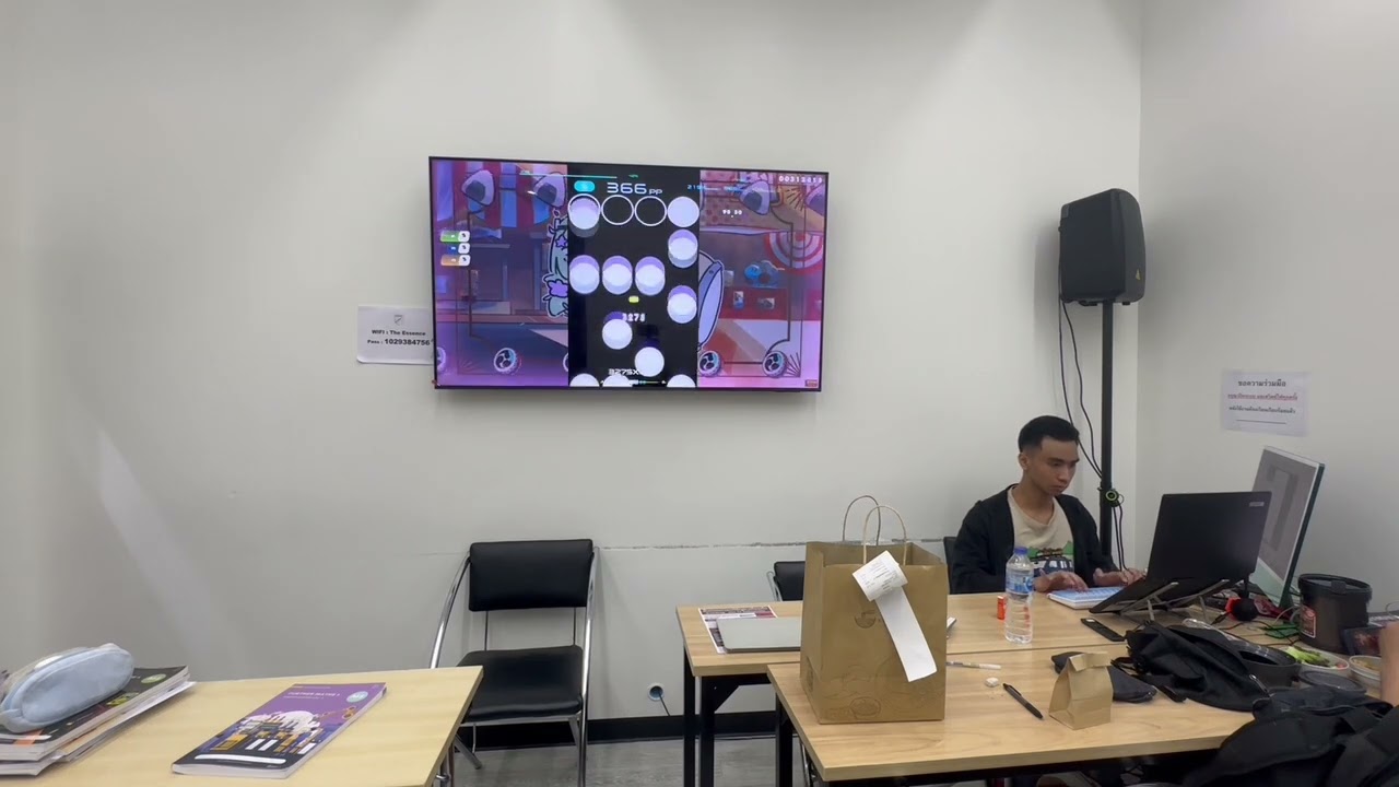 I played Gumbarlzo! At school during lunch time (Osu!mania)