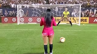 صحنه های حیرت آور و خجالتی از  دختران در میدان فوتبال