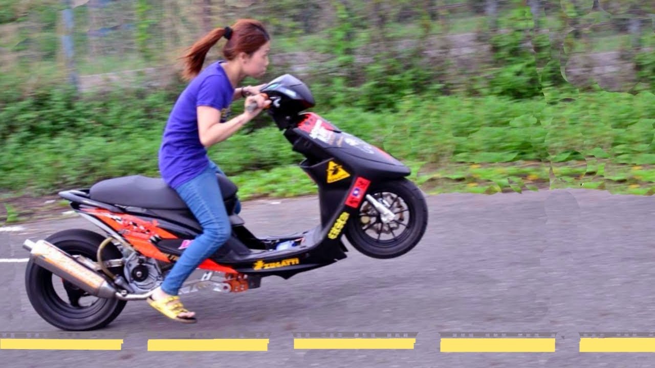 GiRL DRAGBIKE RIDER WHEELIE can kick man s ASS YouTube