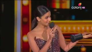 شاهد ردة فعل كاترينا عندما عايدها فارون و عليا بهات بعيد ميلادها 😍😍😍 قمة الكياته 😭❤️❤️😂