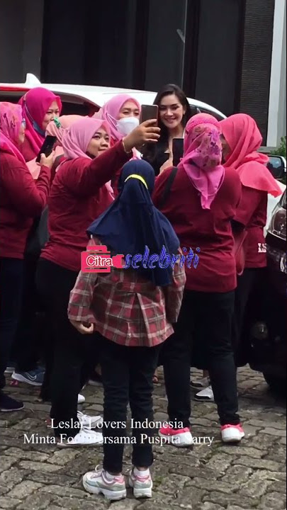 Puspita Sarry Layani Fans Leslar Lovers Indonesia Foto Foto