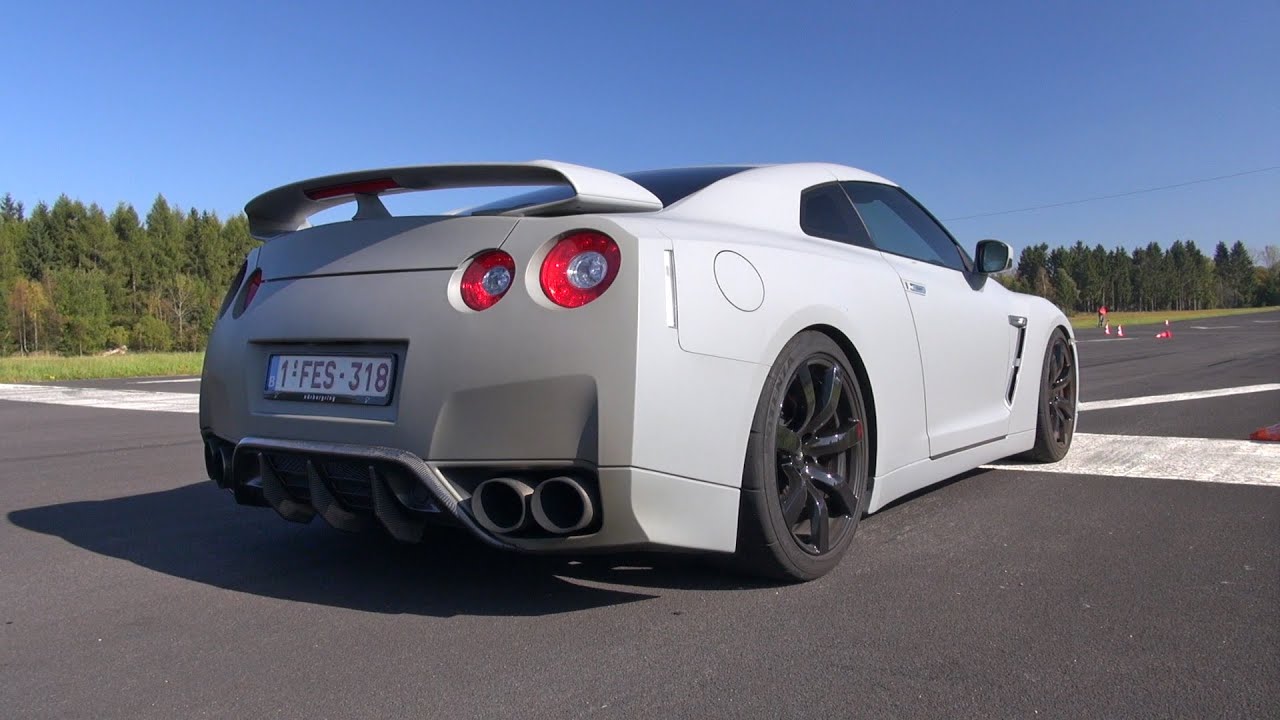 nissan gtr r35 
