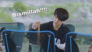 Jungkook Said Bismillah Before Carrying The Pot!!!! ‎جيون جونكوك ياقول بسم الله