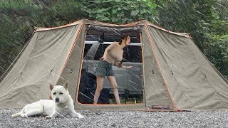 Relaxing solo overnight car camping in the middle of the mountain / Rain in the morning