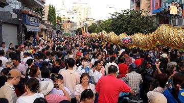Biển người Lễ hội diễu hành Tết Nguyên Tiêu người Hoa ở Sài Gòn ăn Sủi Cảo Hà Tôn Quyền Siêu Ngon