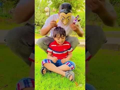 الصغير الباكي لا يستحق هذا من اللص الشرير الكبير