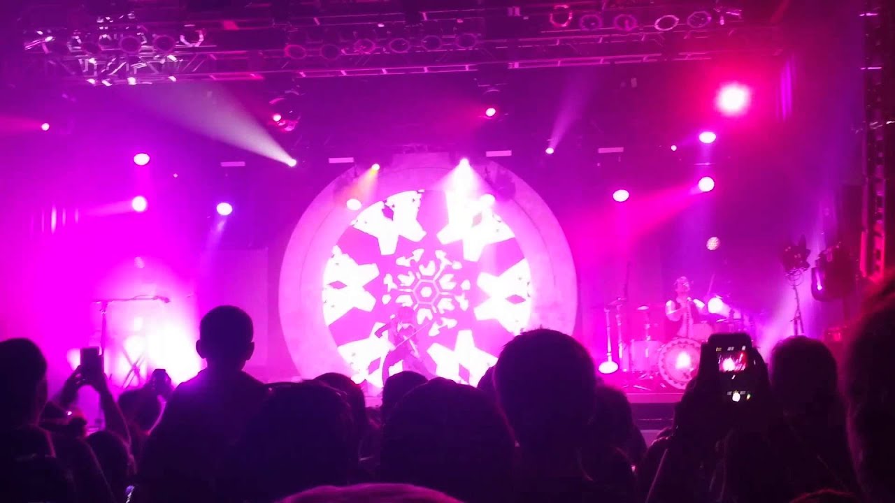 Lindsey Stirling - Electric Daisy Violin Live