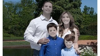 Hilariously bad Photoshop retouch of family photos goes viral screenshot 3